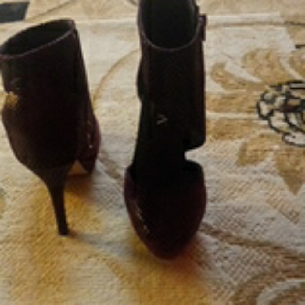 Shoes - Picture 3 of 4